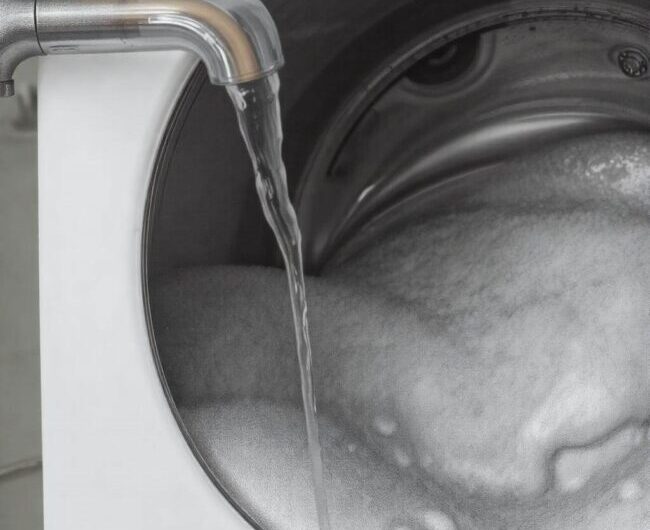 Porównanie zużycia wody przez różne modele pralek